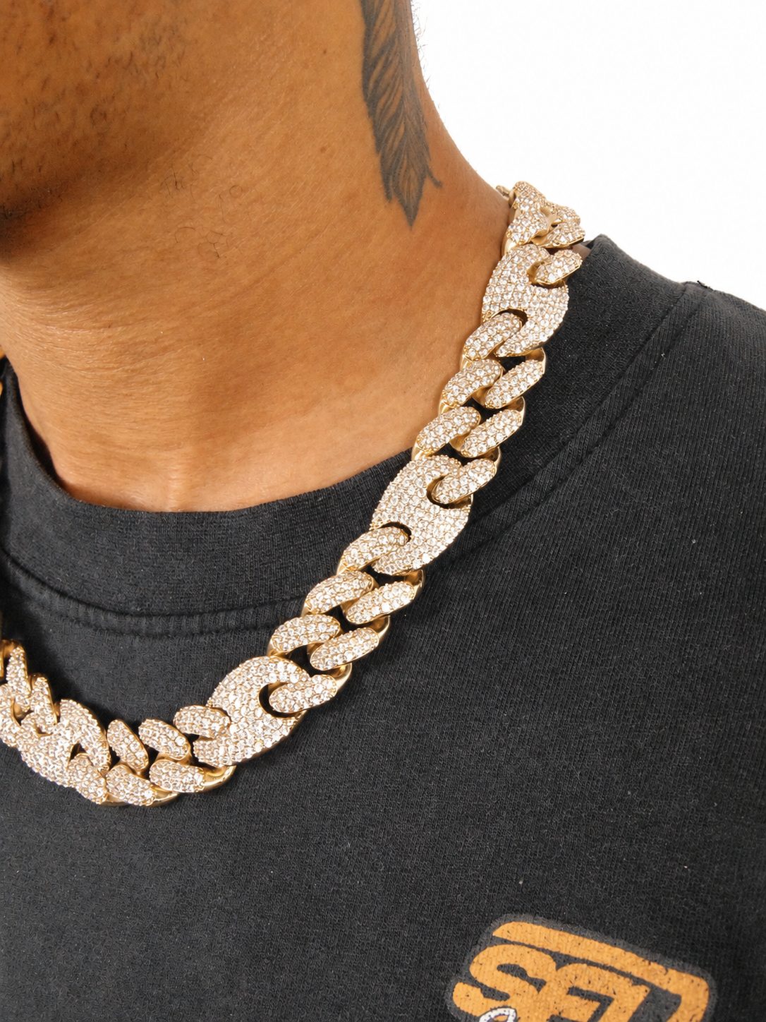20mm Iced Out Gucci Link Chain in Gold - Image 3