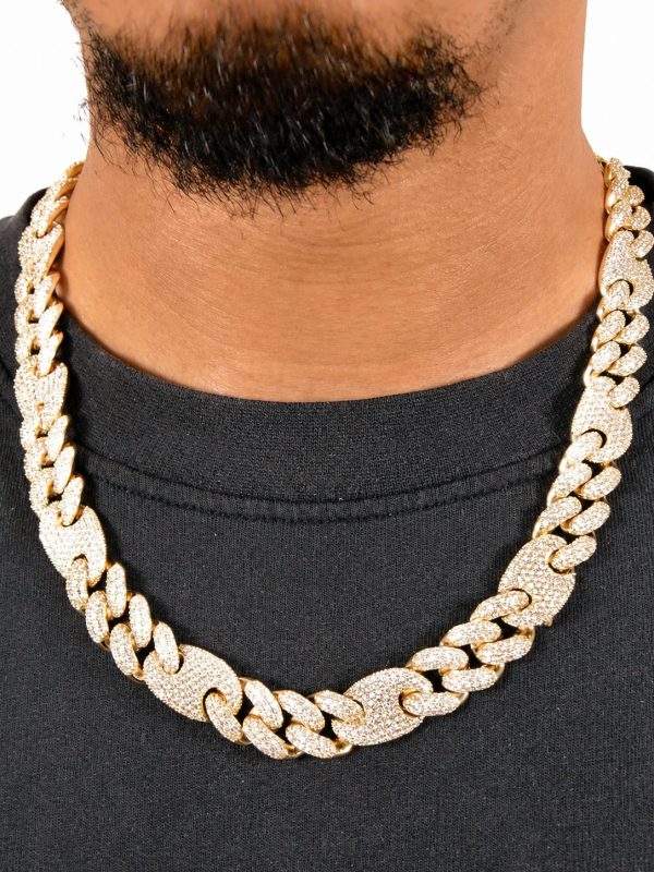 16mm Iced Out Gucci Link Chain in Gold