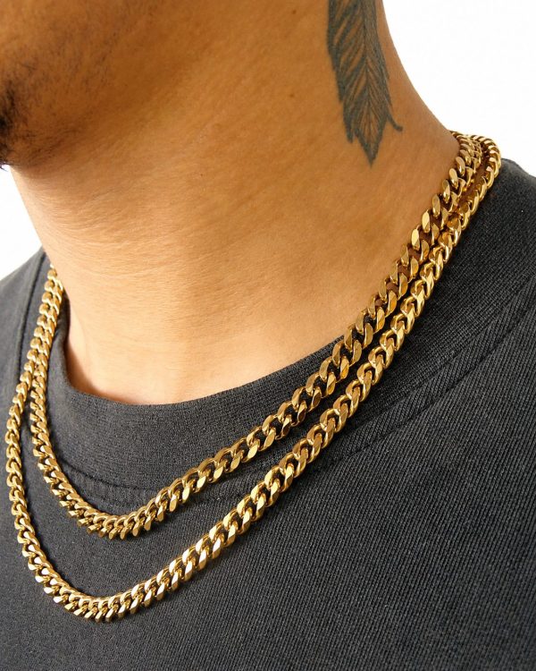 Alternative view of 7mm Curb Link Chain in Gold